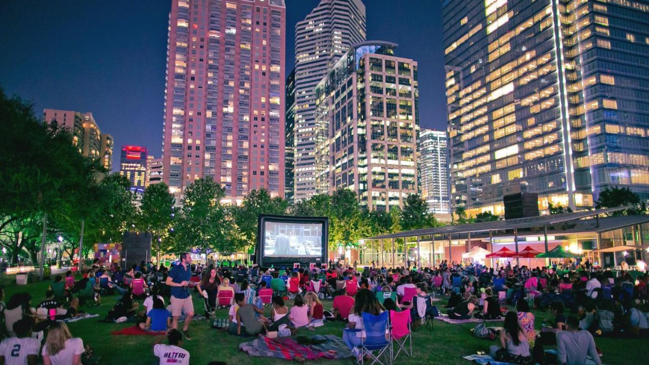 Urban Oasis Your Perfect Getaway In The Heart Of Downtown! Apartamento Houston Exterior foto